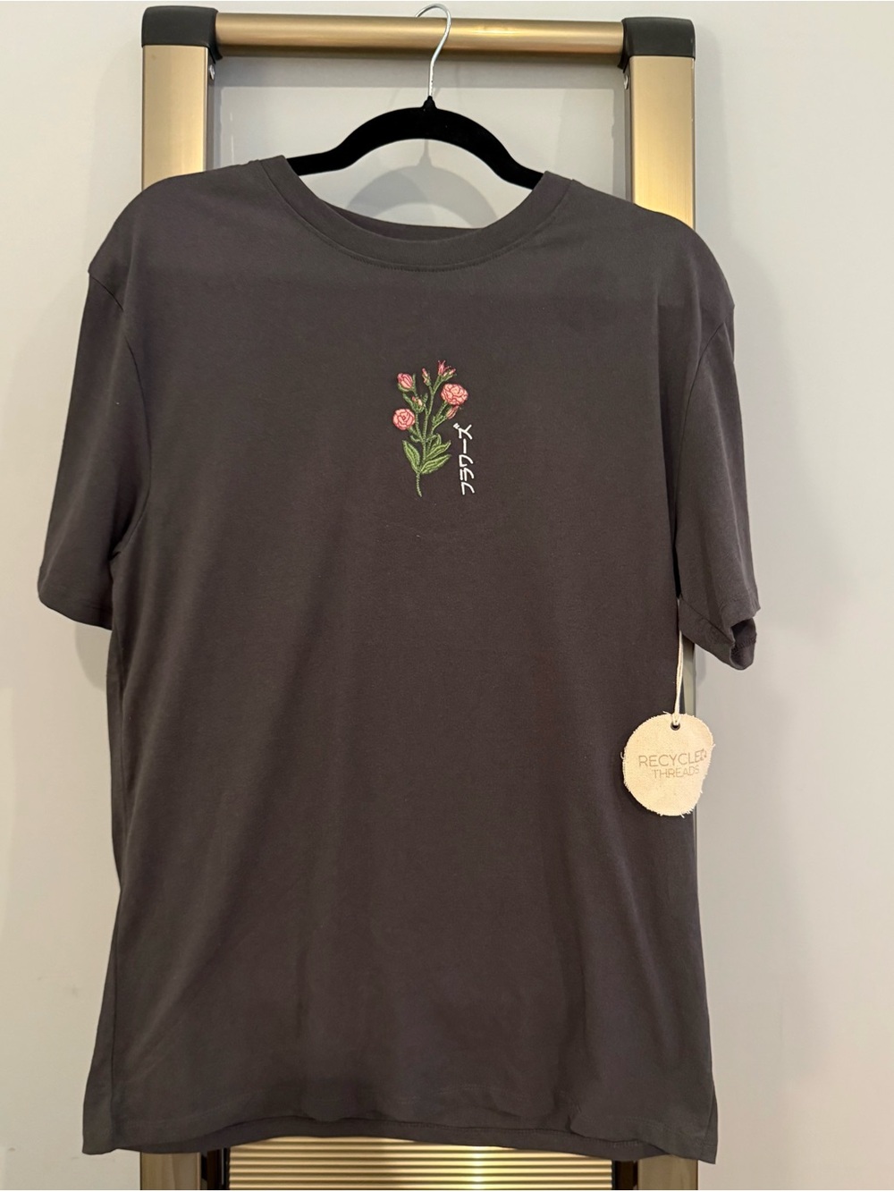 Recycled Threads Floral Botanica Graphic Tee Embroidered Flower Medium, New